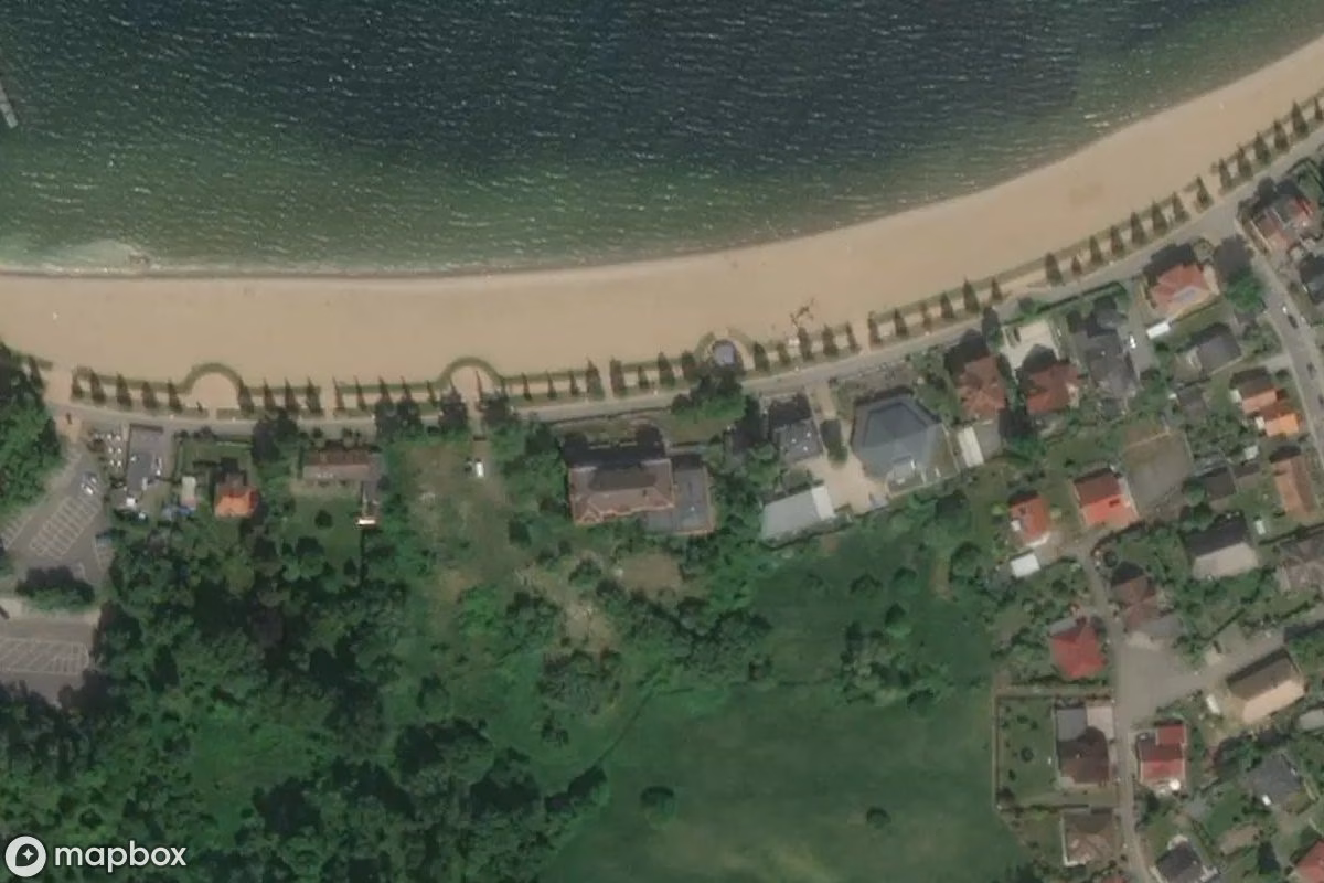 Vue aérienne satellite de Hotel, un Hôtel abandonné à Schwerin, Allemagne