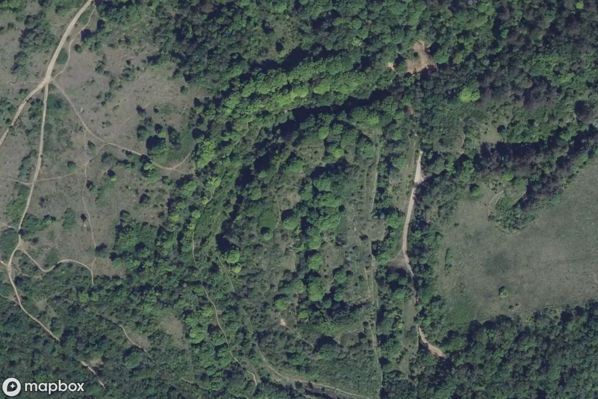 Satellitbillede set fra luften af Fort Girardin, et forladt Militært anlæg i Scy-Chazelles, Frankrig