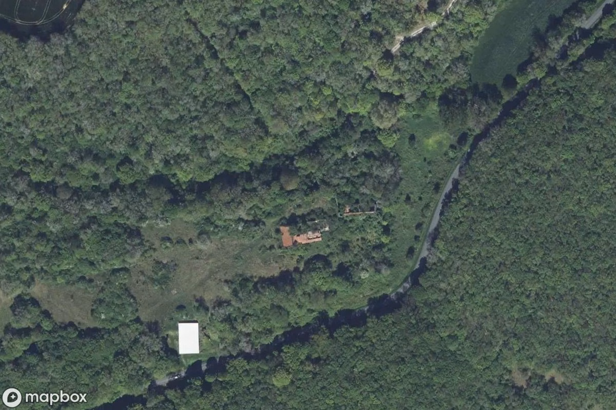 Satellitbillede set fra luften af Château de la Jovelle, et forladt Slot i La Tour-Blanche-Cercles, Frankrig