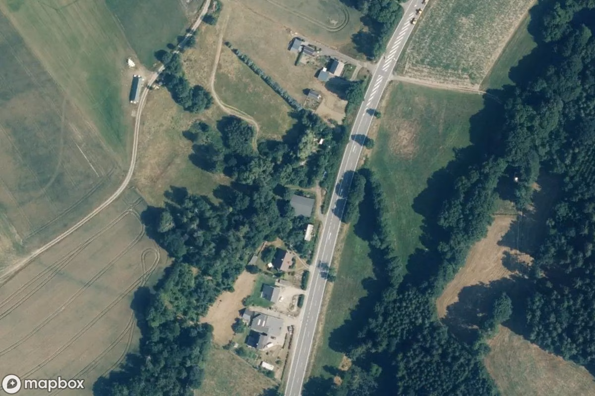 Vista aérea por satélite de Bauernhof, un Granja abandonado en Lößnitz, Alemania