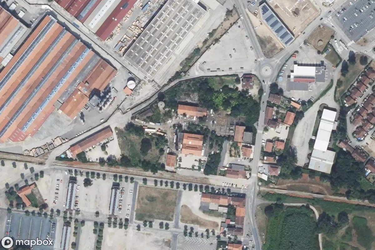 Satelitarny widok z lotu ptaka Fabrik Dupont, opuszczone Fabryka w Charvieu-Chavagneux, Francja