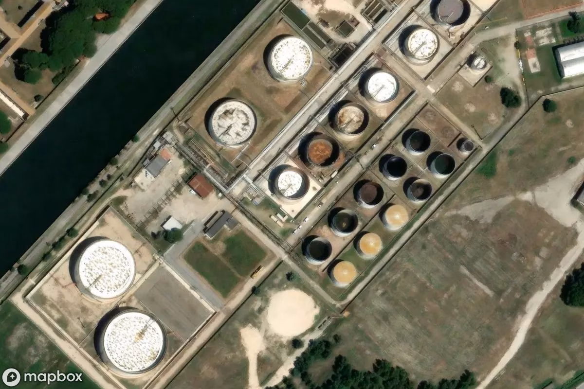 Vista aérea por satélite de Fresh Tube, un abandonado en Ravenna, Italia