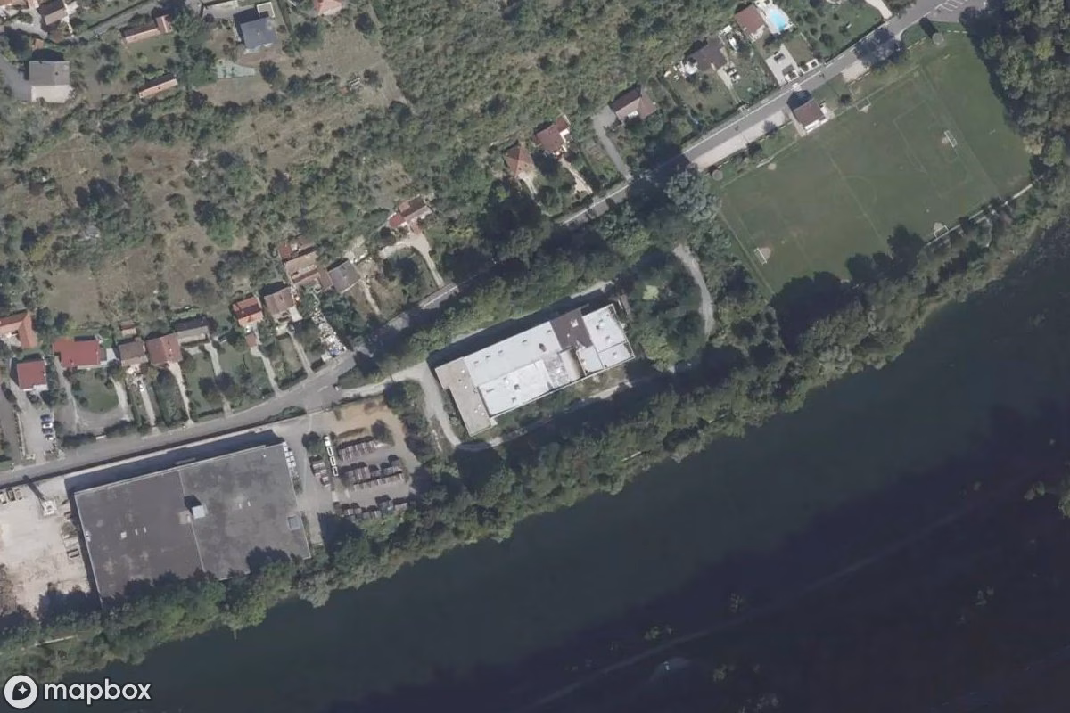 Vista aérea por satélite de Fabrik Microtechnique, un Fábrica abandonado en Besançon, Francia