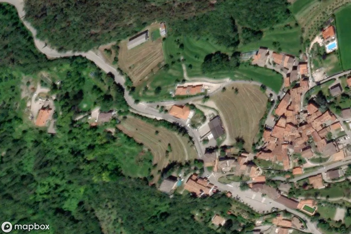 Satellitbild från luften av Ambulance, en övergiven  i Tremosine sul Garda, Italien