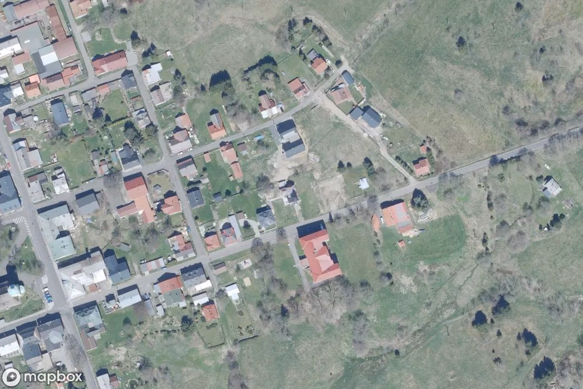 Satellietbeeld vanuit de lucht van Lost Place, een verlaten  in Horní Blatná, Tsjechië