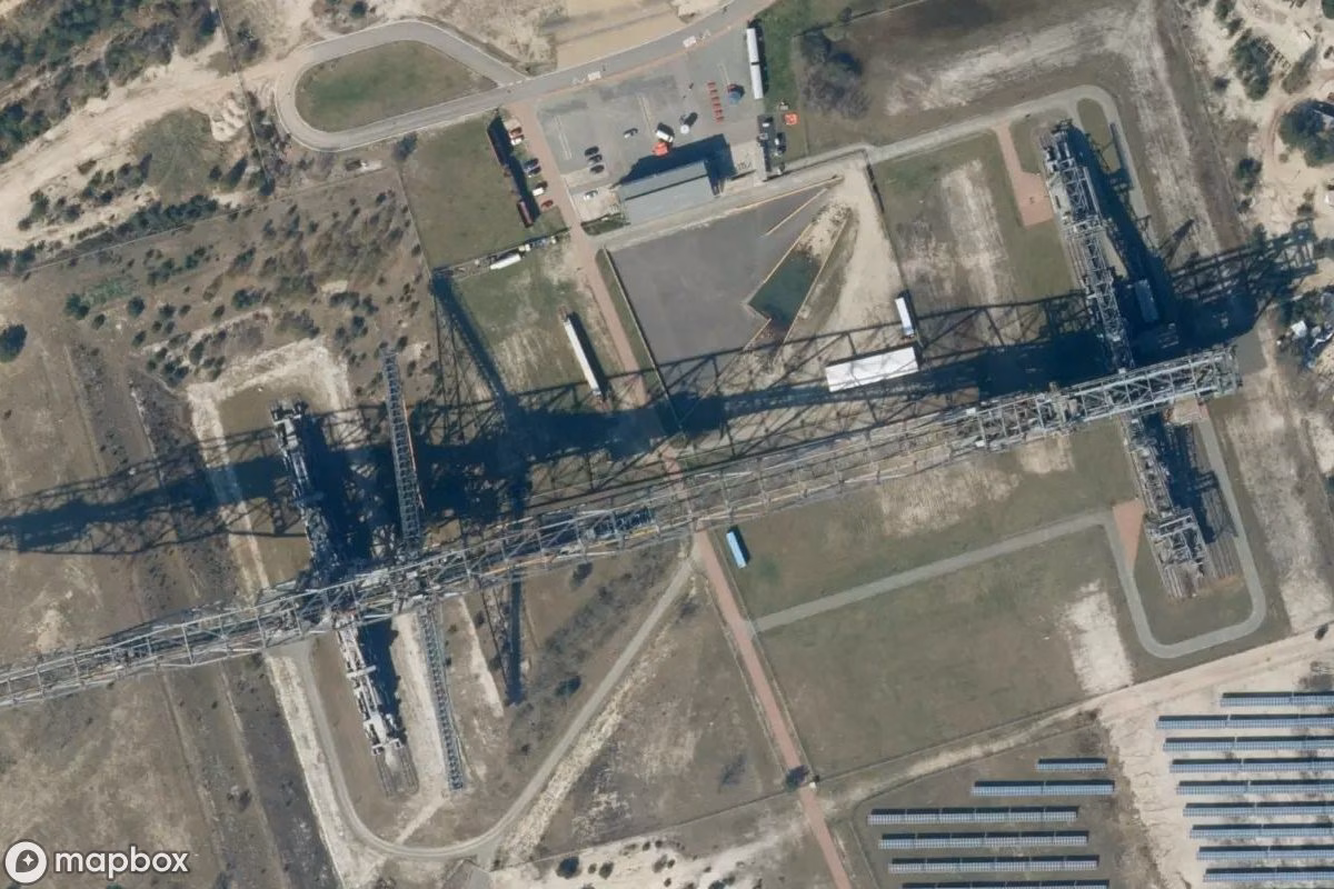 Satellittbilde fra luften av Bagger, et forlatt  i Lichterfeld-Schacksdorf, Tyskland