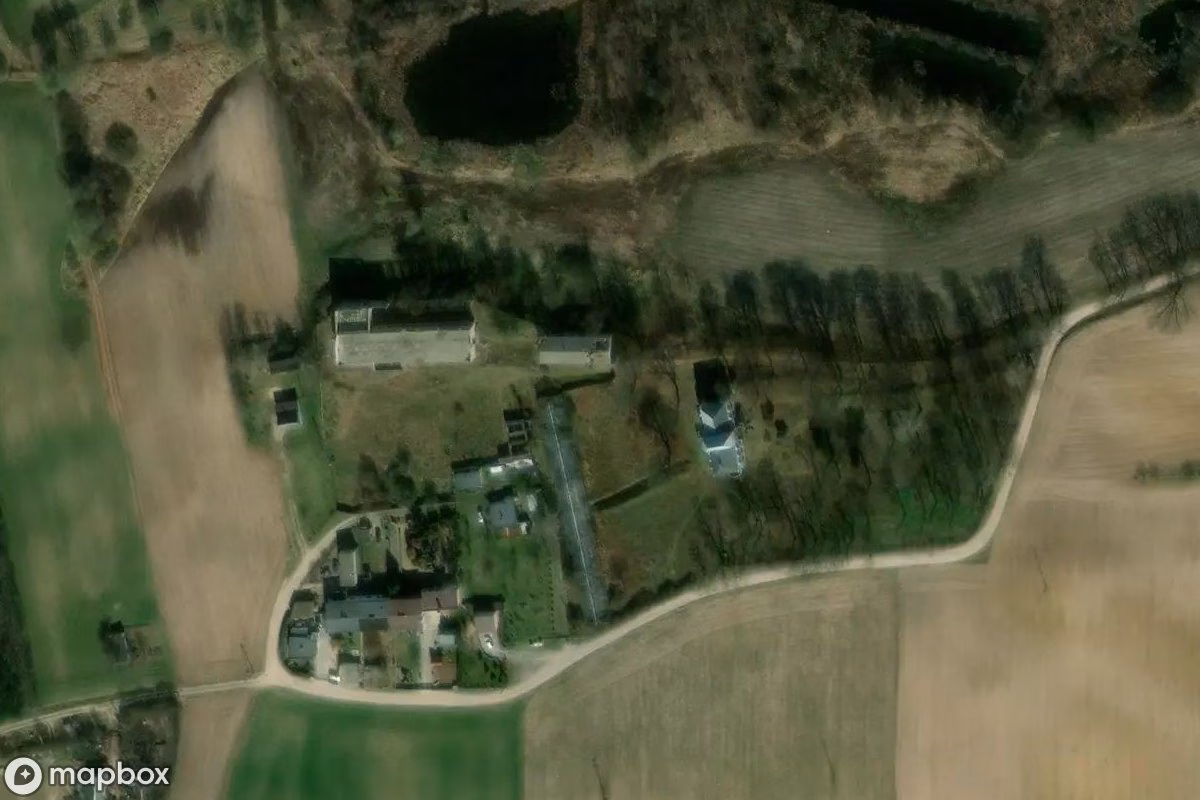 Műholdas légi felvétel Pałac Brzozówiec, Wasserfabrik helyszínről, egy elhagyatott Kastély itt: Święte, Lengyelország