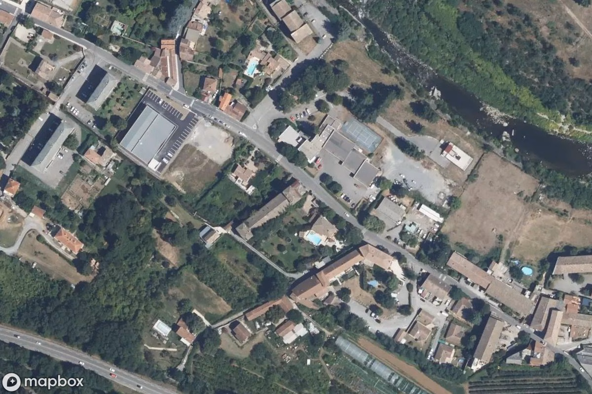 Satellitenansicht von Fabrik Déby, eine verlassene Fabrik in Aubenas, Frankreich