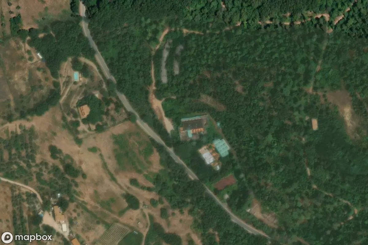 Satellitbillede set fra luften af Terme Bagnolo, et forladt i Monterotondo Marittimo, Italien