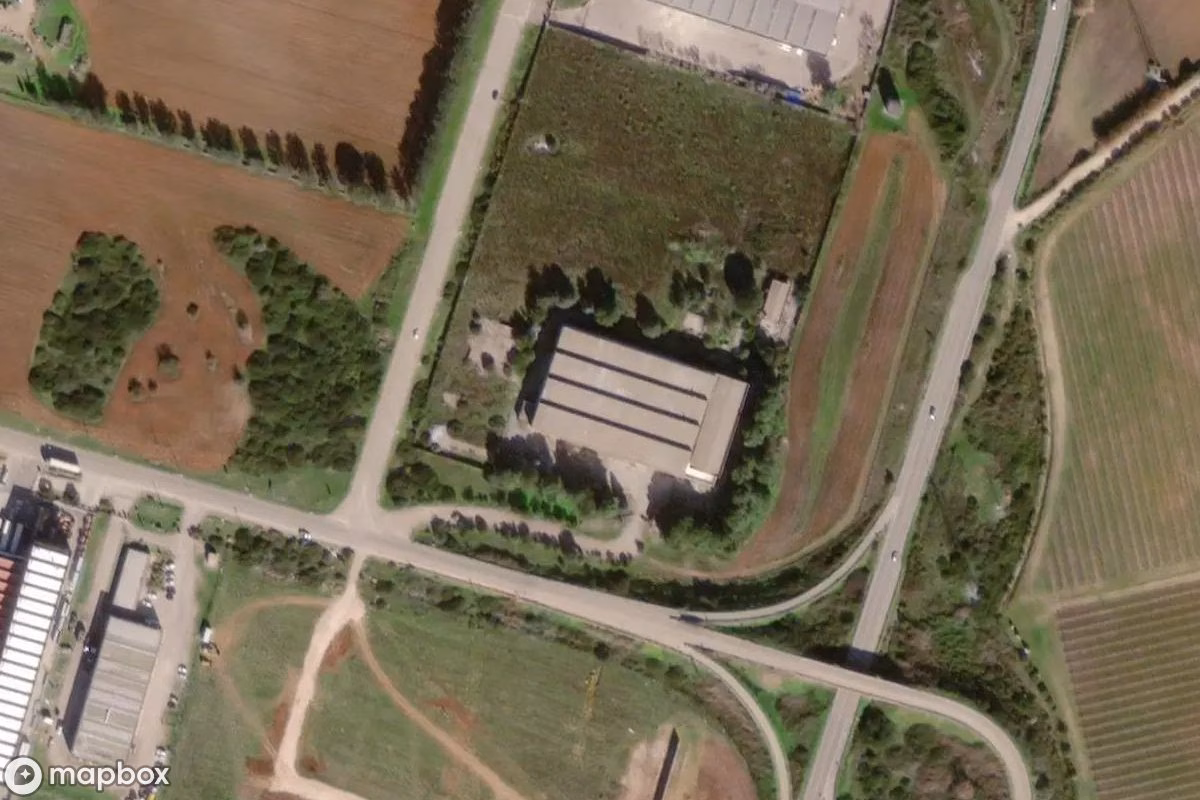 Satelitní letecký pohled na Kristallglasfabrik, opuštěné Továrna v Alghero, Itálie