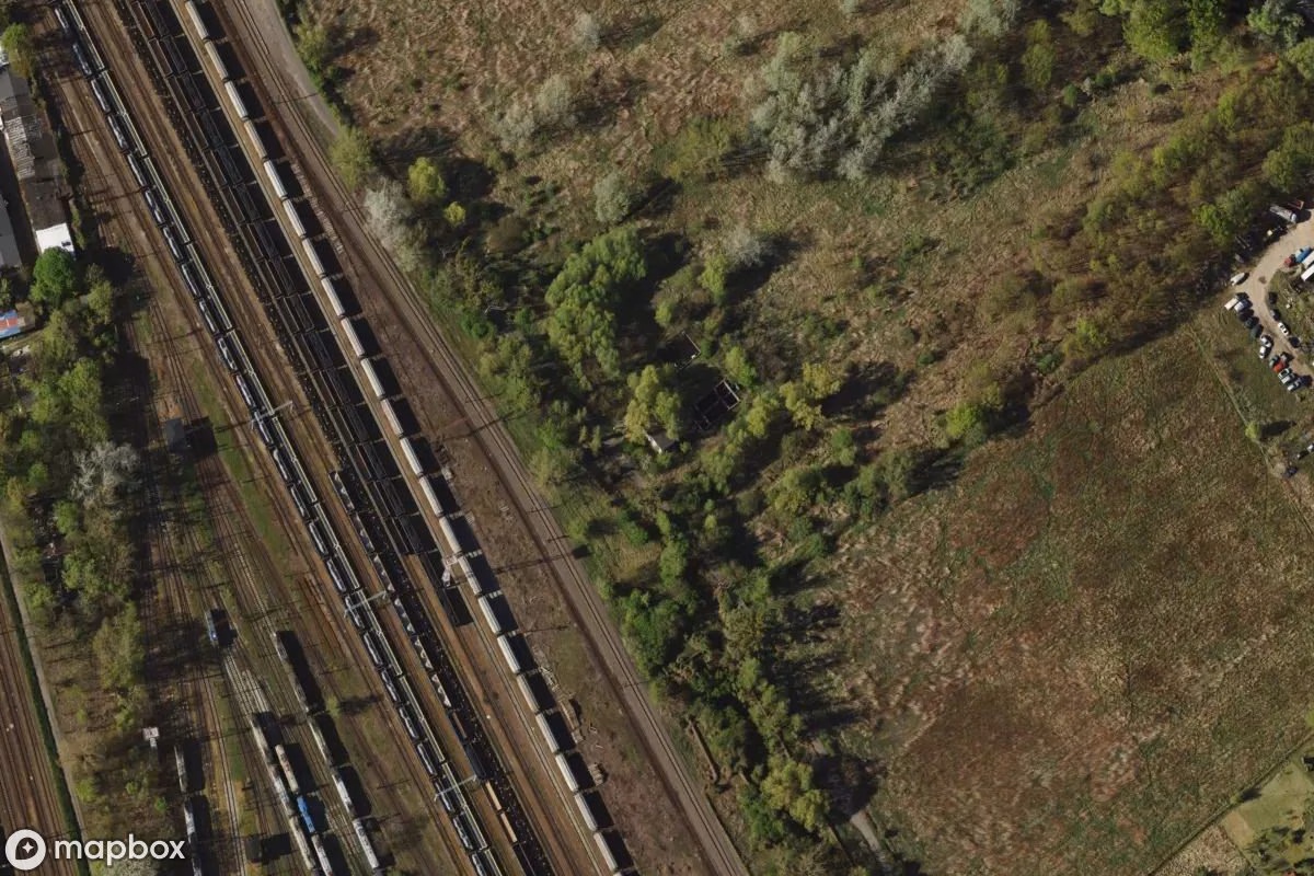Satellitenansicht von PKP Brochów #1 Kleiner Saal, eine verlassene Bahnhof in Wrocław, Polen