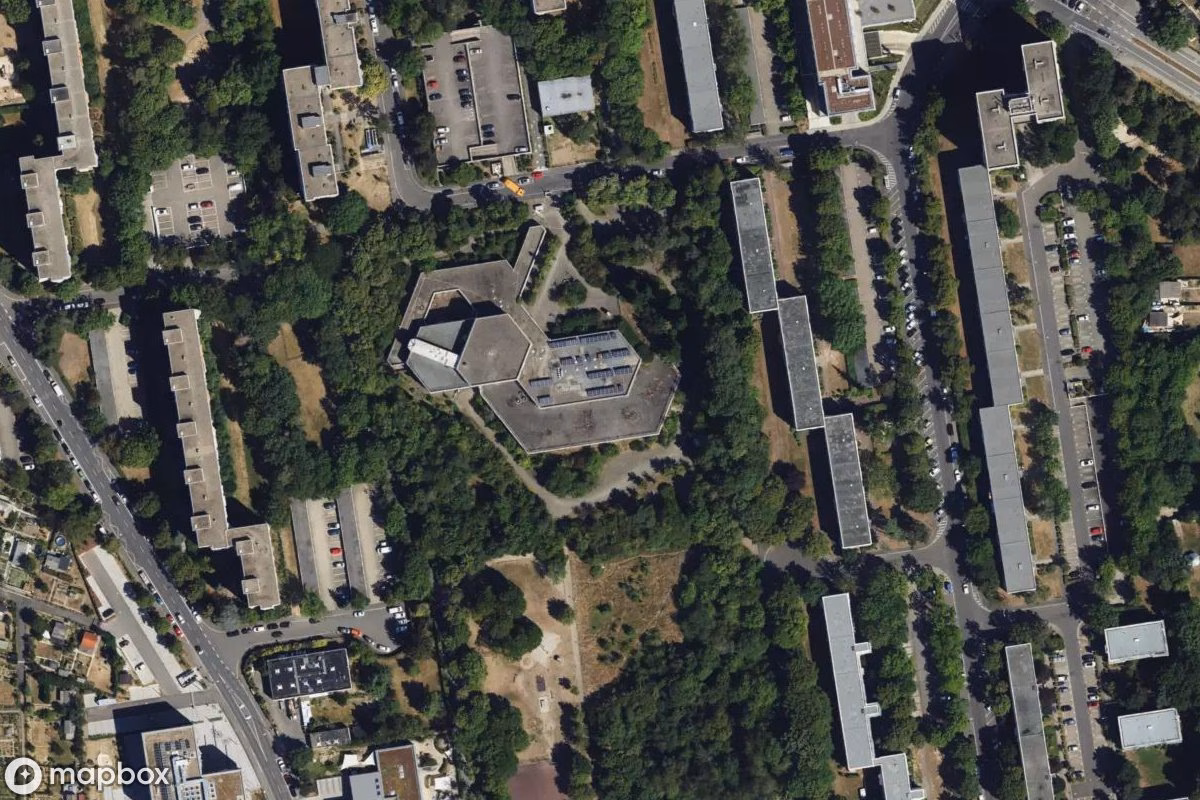 Vue aérienne satellite de Schule, un École abandonné à Wiesbaden, Allemagne