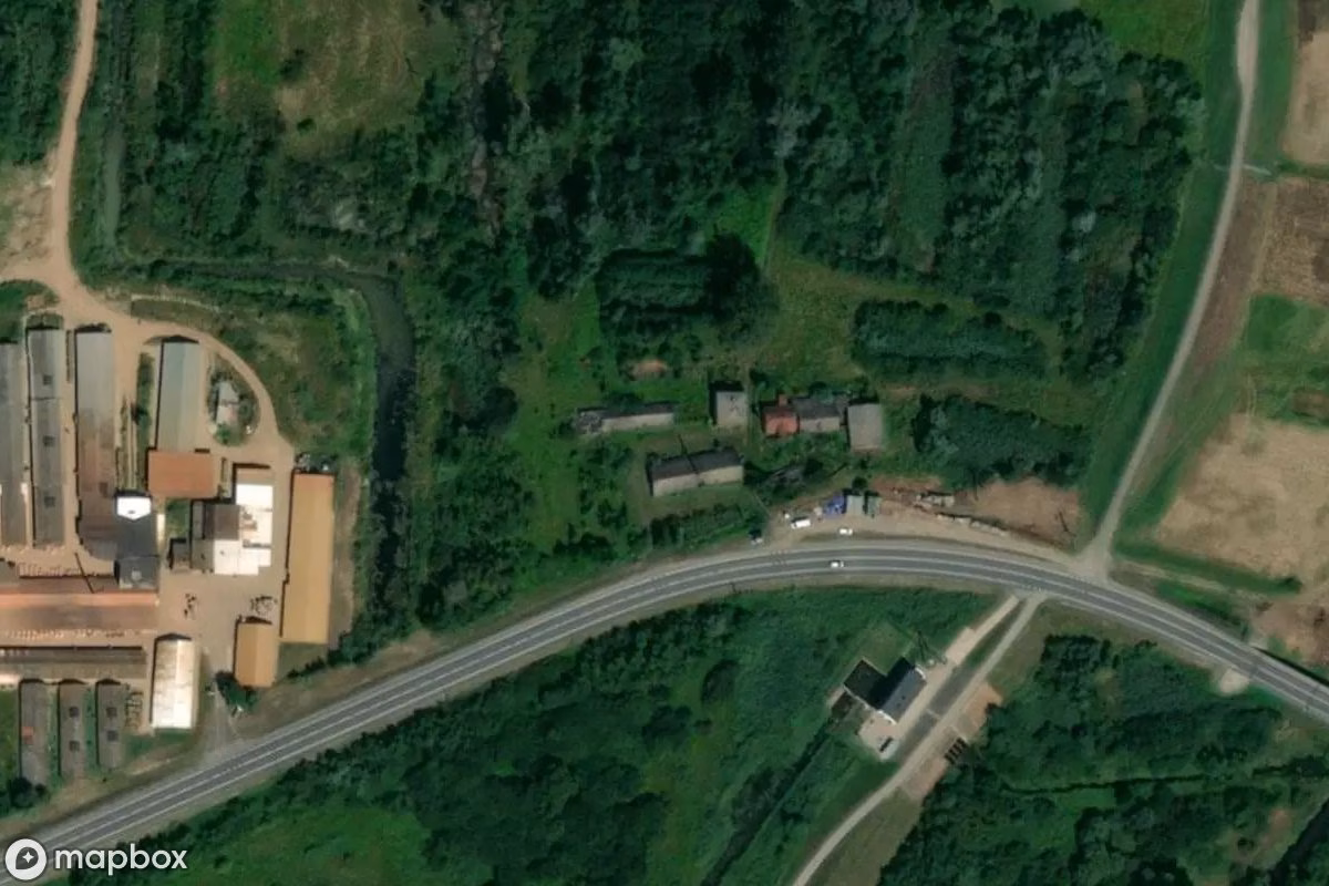 Satellitbillede set fra luften af Verlassener Wohnkomplex, et forladt Beboelseshus i Zalesie Gorzyckie, Polen