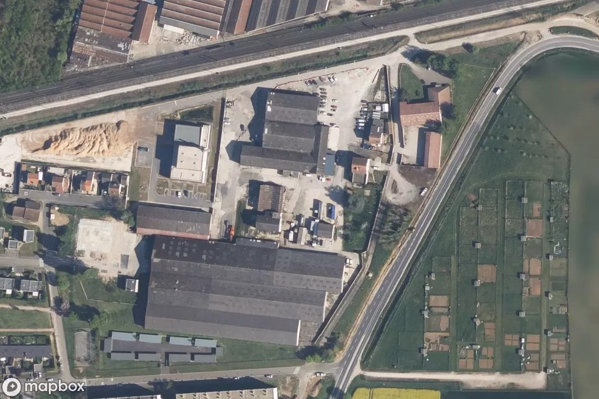 Satellitenansicht von Fabrik Quost, eine verlassene Fabrik in Marolles, Frankreich