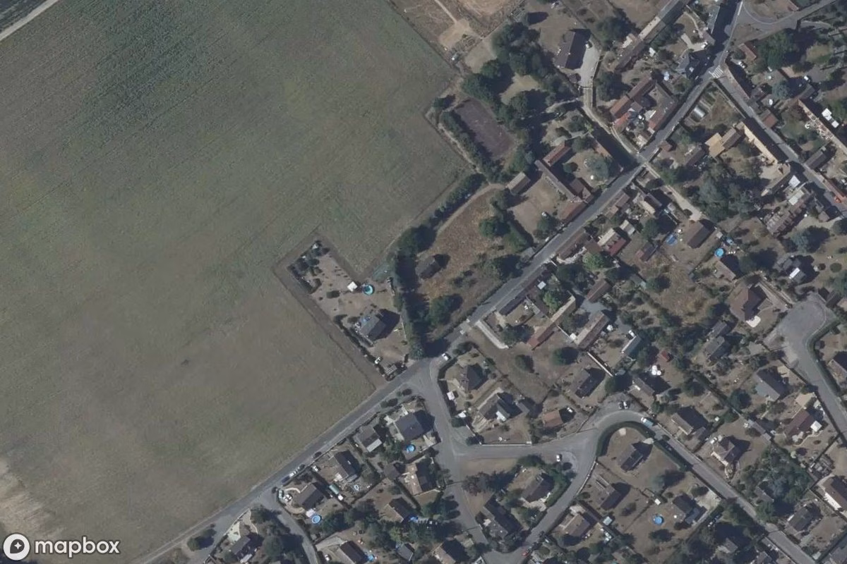 Satellittbilde fra luften av Manoir Du Guerrier, et forlatt Bolighus i Bouafles, Frankrike