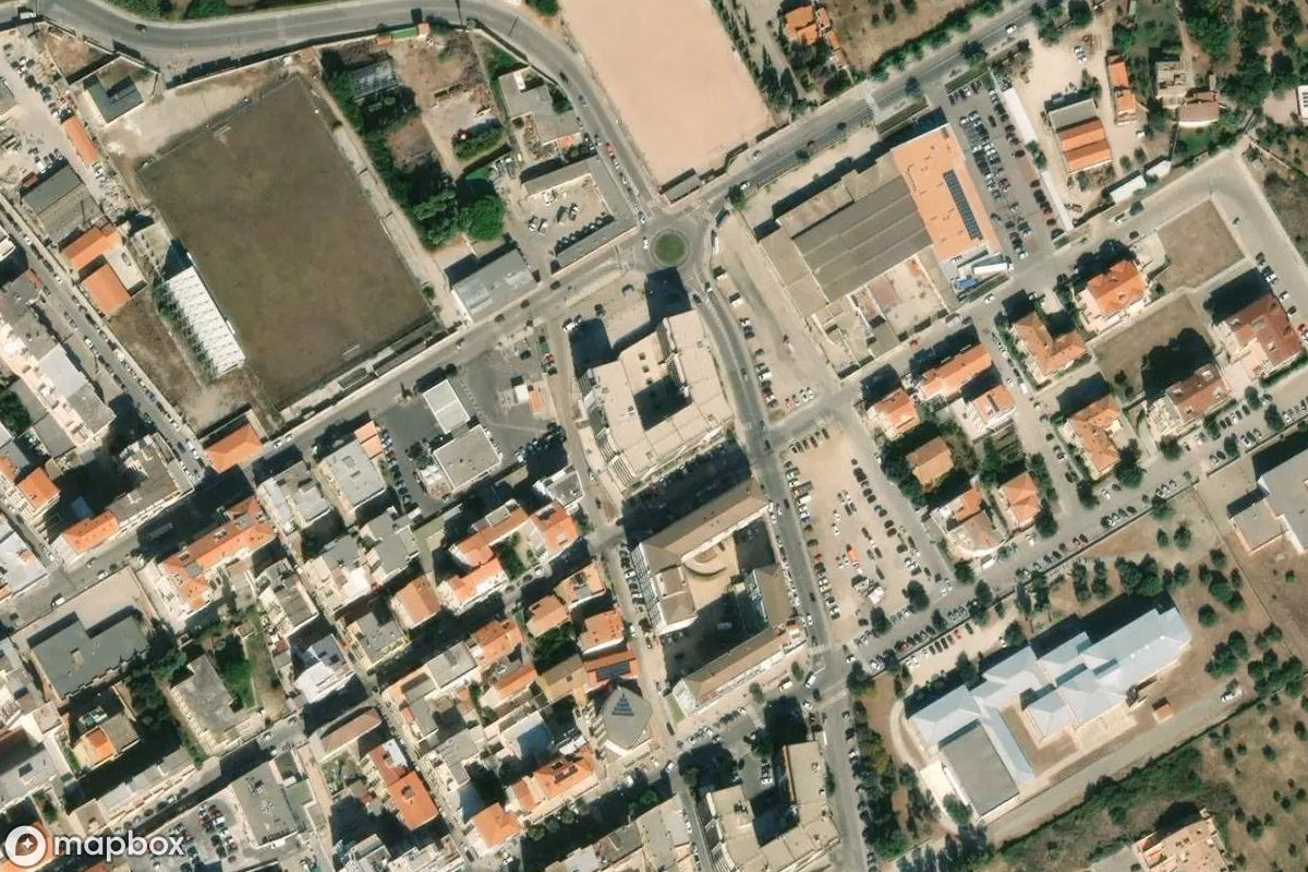 Satellietbeeld vanuit de lucht van Wohnblock, een verlaten Woonhuis in Alghero, Italië