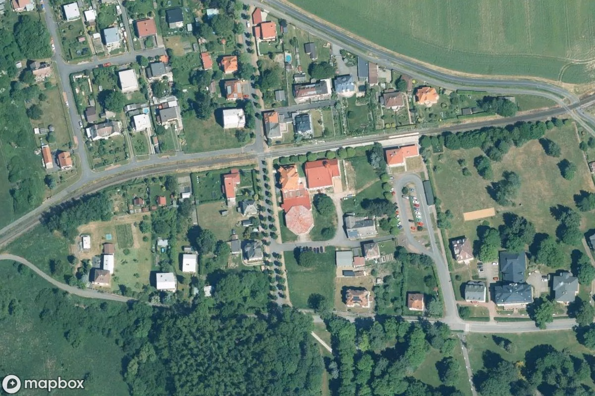 Műholdas légi felvétel Lost Place helyszínről, egy elhagyatott  itt: Okrouhlé Hradiště, Csehország