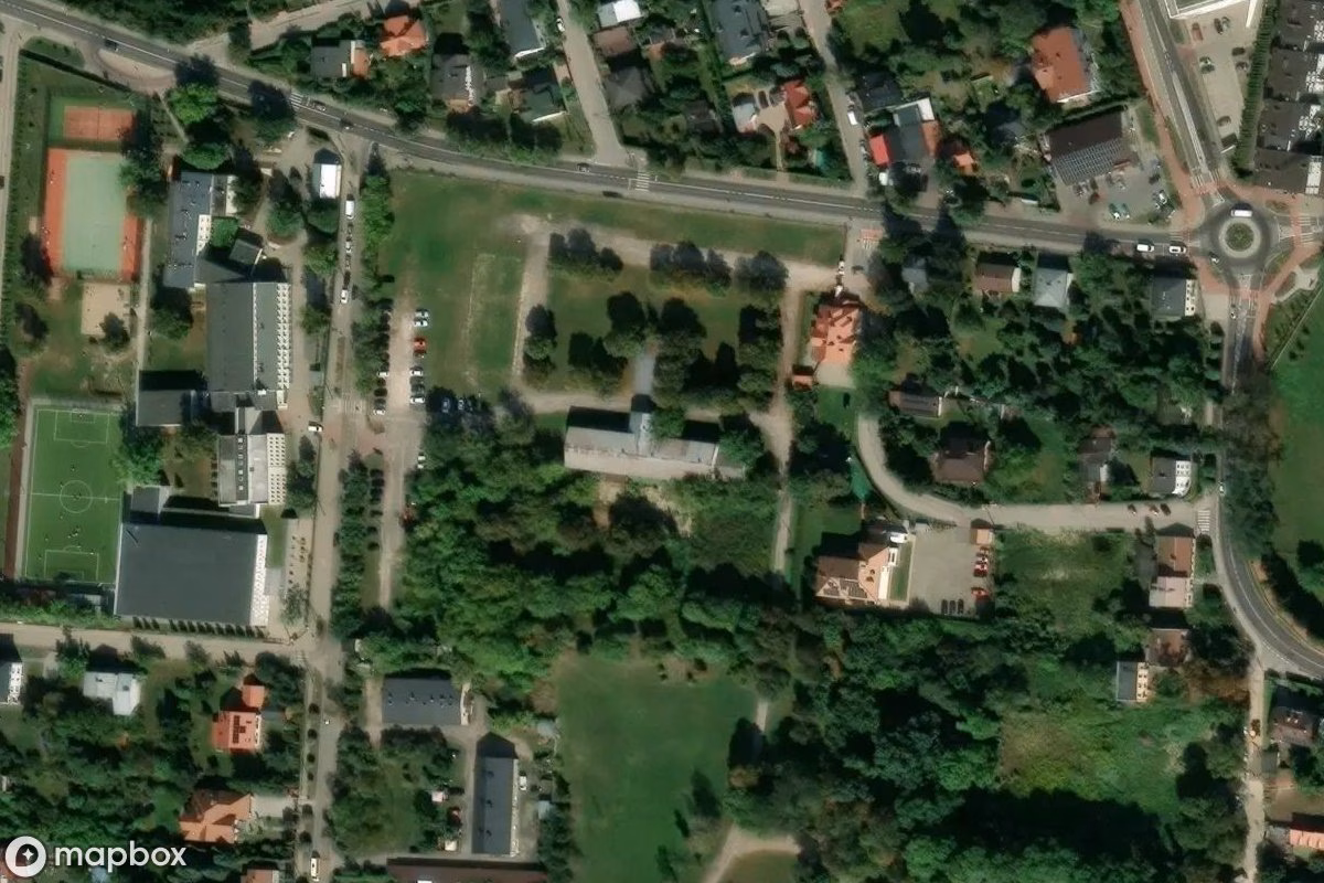 Vue aérienne satellite de Institut für Rinderzucht, un Ferme abandonné à Brwinów, Pologne