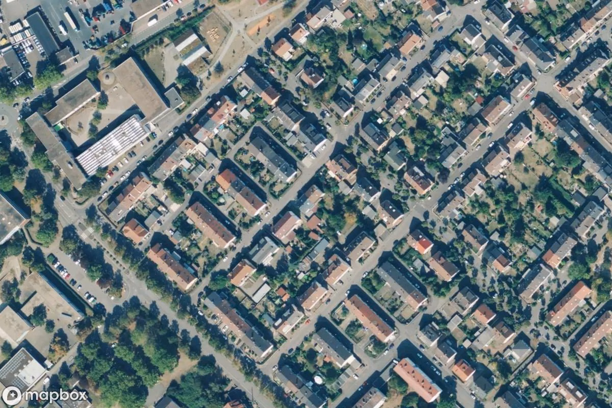 Satellietbeeld vanuit de lucht van Haus, een verlaten  in Dillingen/Saar, Duitsland