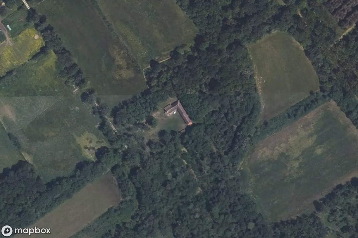 Satellitbild från luften av Longère Top 4, en övergiven  i Ligny-le-Ribault, Frankrike