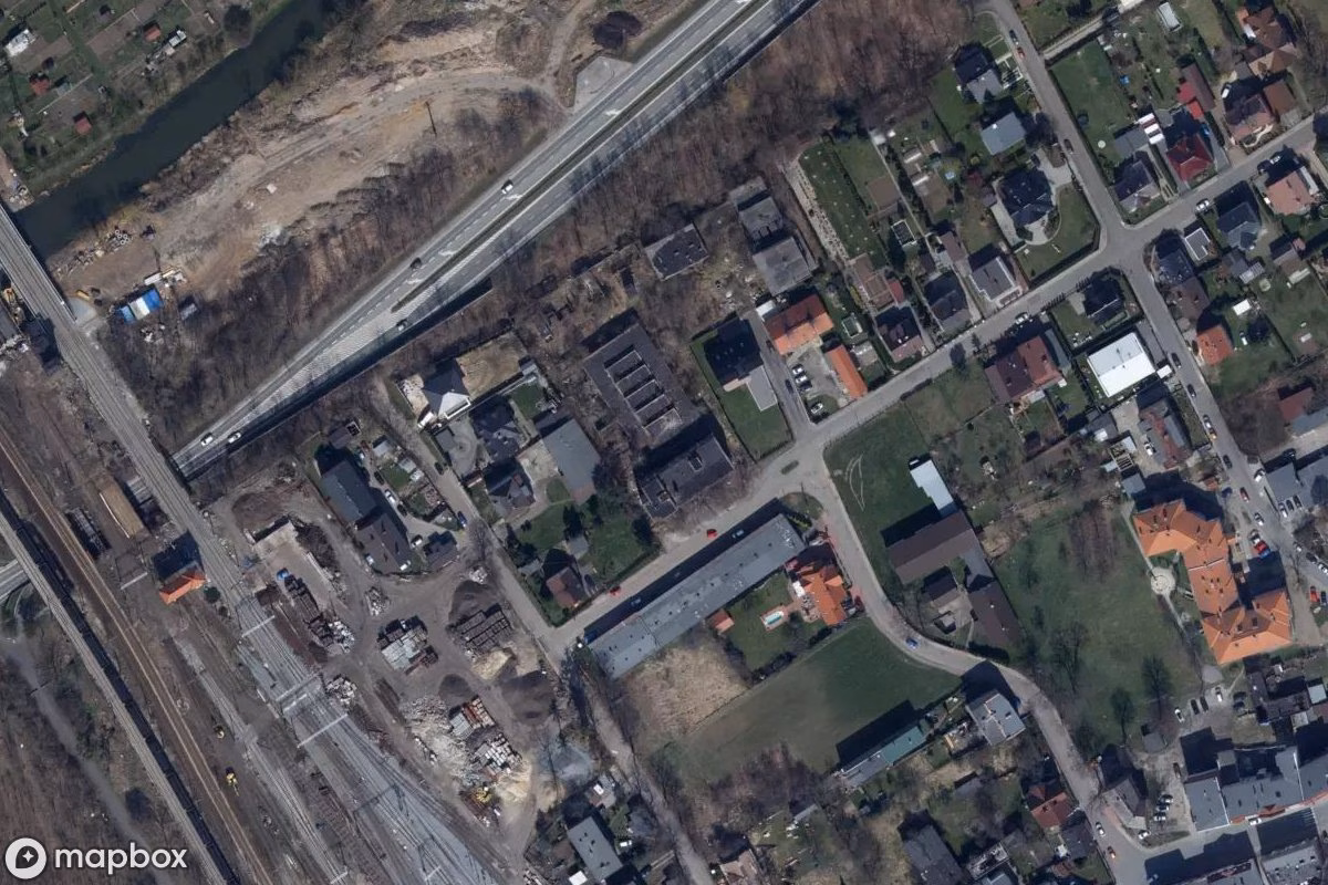 Satellitbillede set fra luften af Spółdzielnia Inwalidów Braille, et forladt Beboelseshus i Kędzierzyn-Koźle, Polen