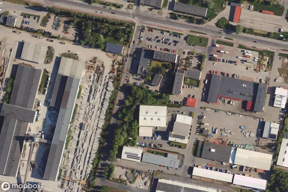 Műholdas légi felvétel PZPR Mähdrescher helyszínről, egy elhagyatott  itt: Konin, Lengyelország