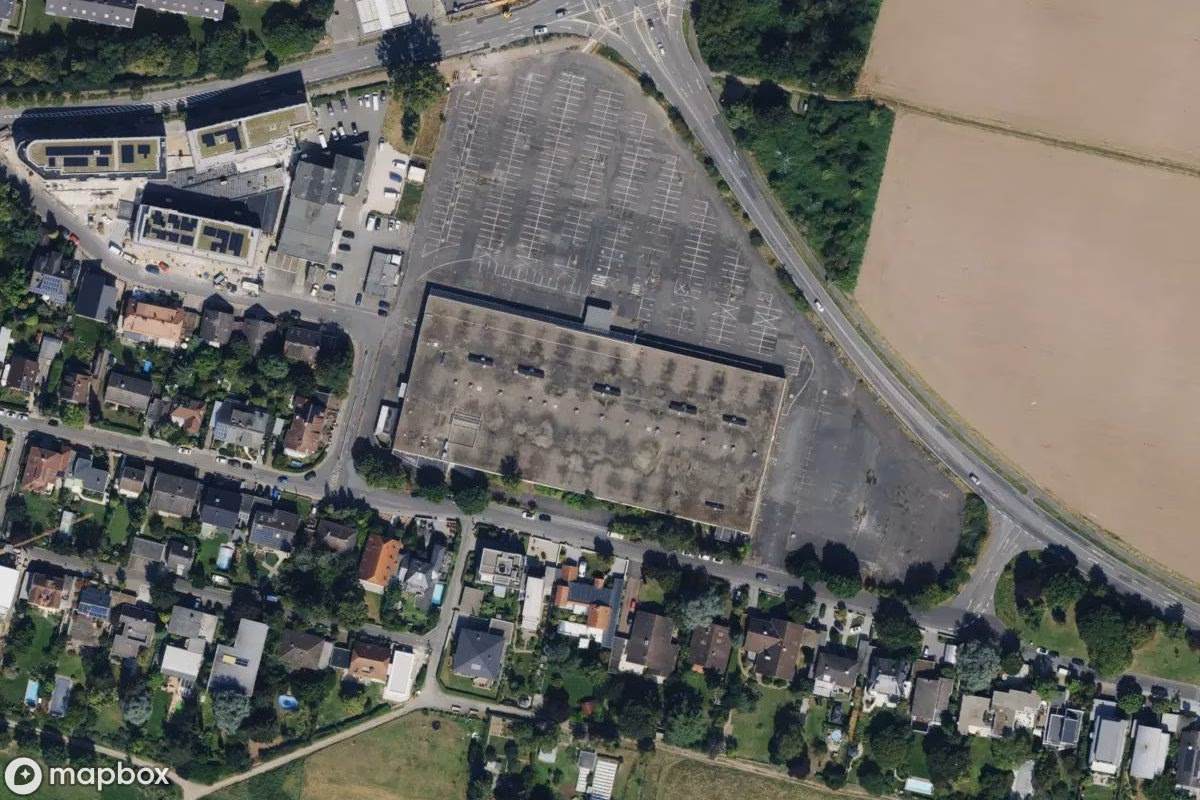 Satelitní letecký pohled na Supermarkt, opuštěné v Dörnigheim, Německo