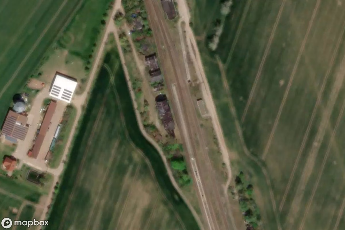 Satellittbilde fra luften av Bahnhofsgebäude, et forlatt Togstasjon i Wegeleben, Tyskland