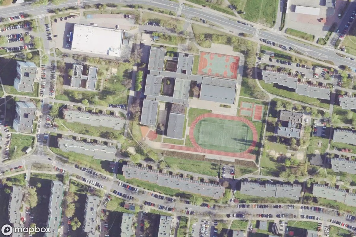 Satellietbeeld vanuit de lucht van Piscine abandonnée, een verlaten Zwembad in Głogów, Polen