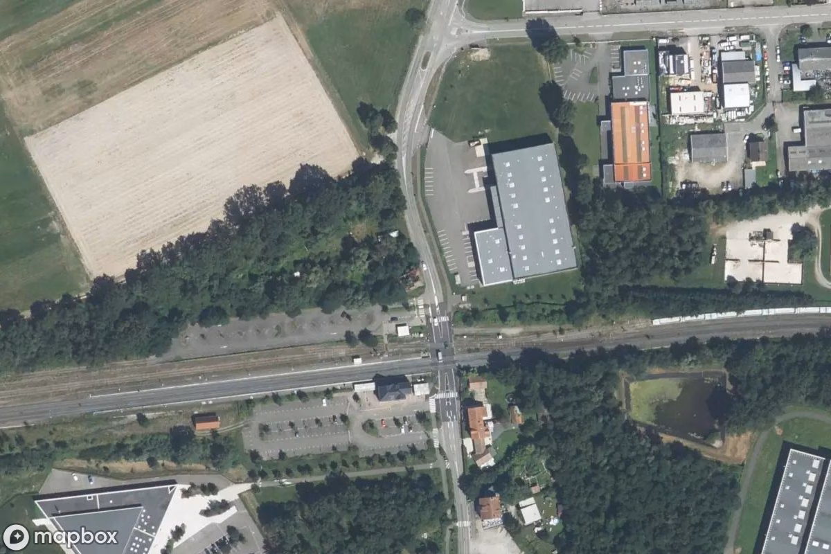 Satellitbillede set fra luften af Hotel De La Gare, et forladt Hotel i Dachstein, Frankrig