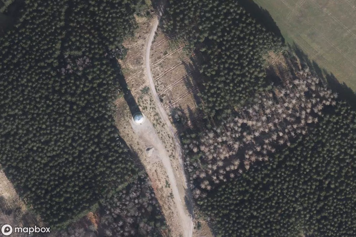 Műholdas légi felvétel Gesprengter Bunker helyszínről, egy elhagyatott Bunker itt: Hürtgenwald, Németország