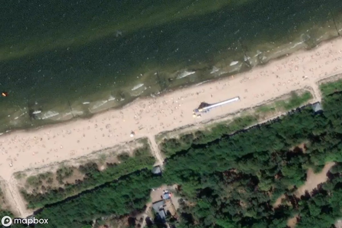 Satelitní letecký pohled na Plage & promenade, opuštěné v Dziwnów, Polsko