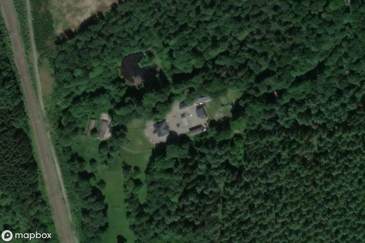 Műholdas légi felvétel Château Banal Bois helyszínről, egy elhagyatott Kastély itt: Bras, Belgium