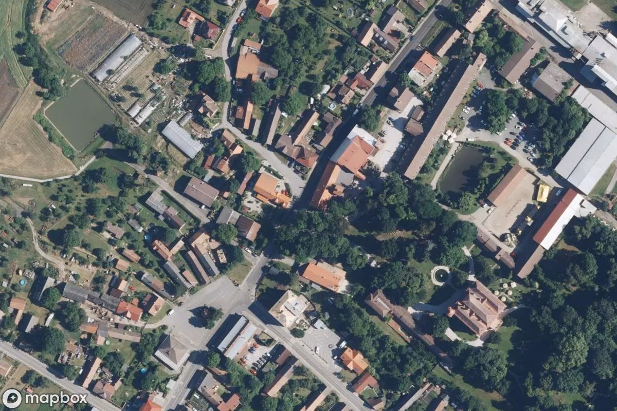 Aerial satellite view of Taverne médiévale Dětenice, an abandoned Restaurant in Dětenice, Czechia