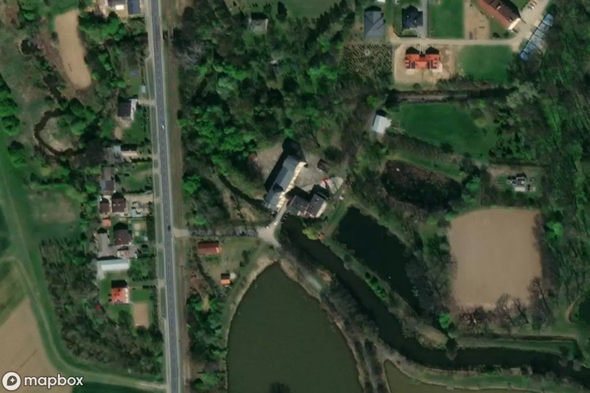 Satelitarny widok z lotu ptaka Moulin Rzemień, opuszczone Fabryka w Rzemień, Polska