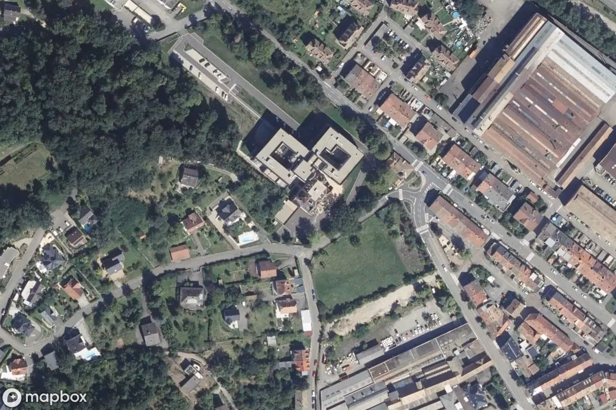 Vue aérienne satellite de Château G, un Château abandonné à Guebwiller, France