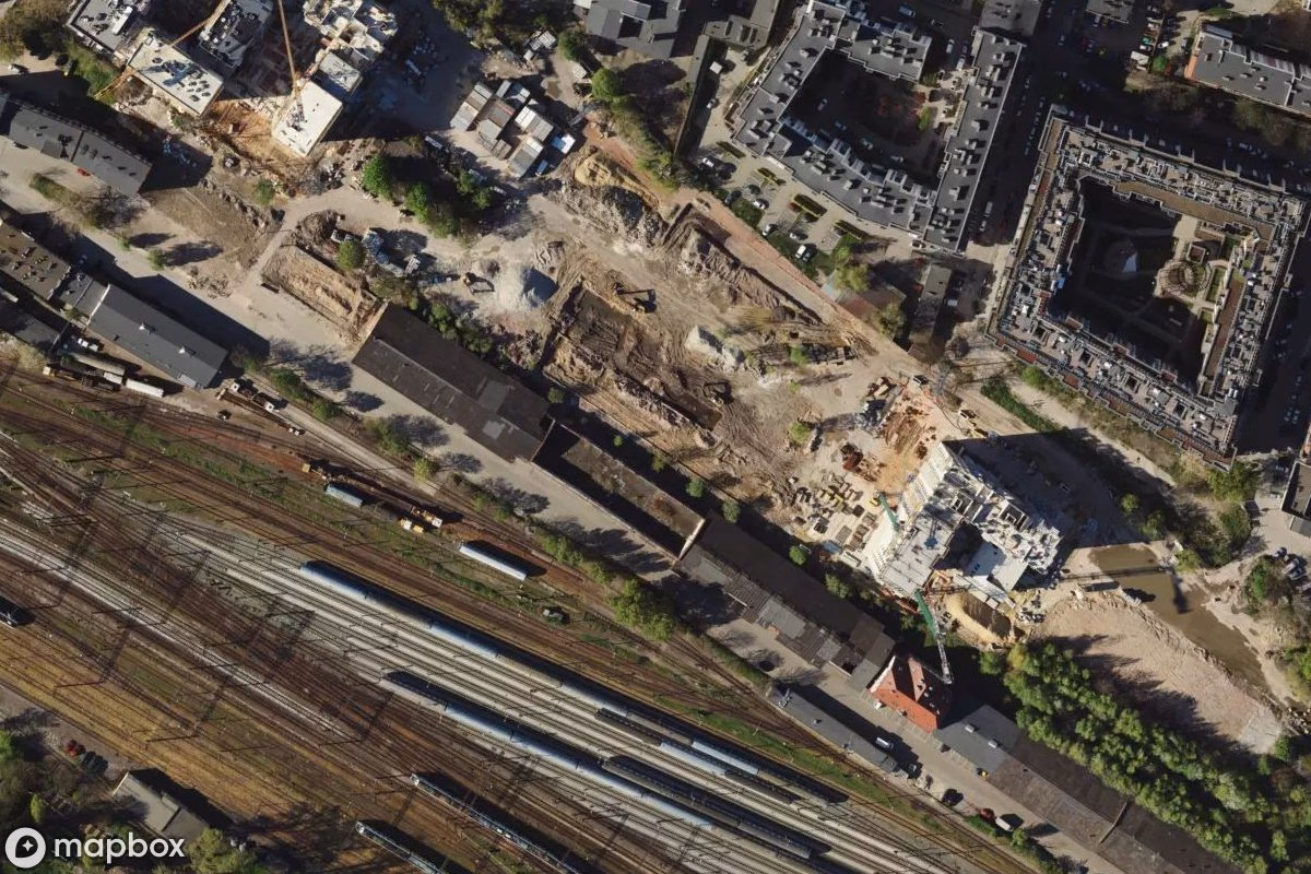 Vista aérea por satélite de Plates-formes ferroviaires, un Estación de tren abandonado en Wrocław, Polonia