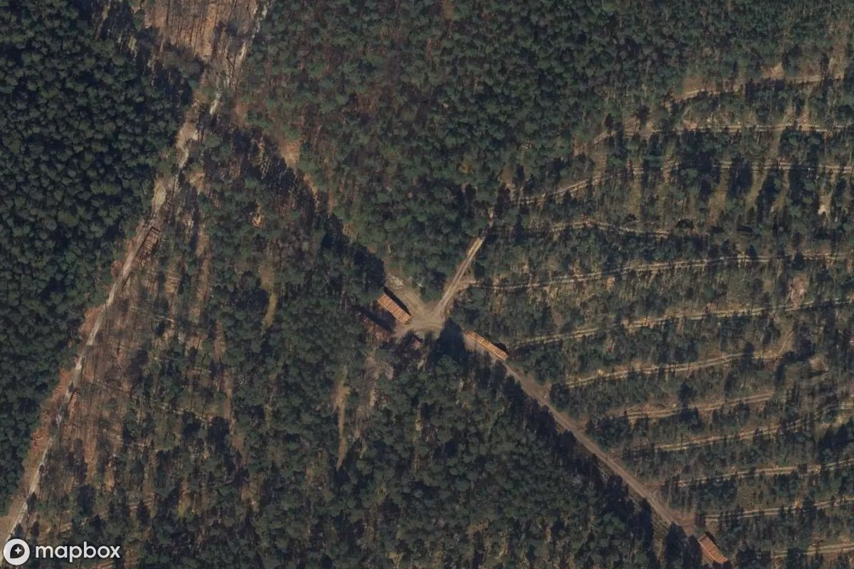 Satellittbilde fra luften av Bunker (NVA-VB 7521), et forlatt Bunker i Tauer, Tyskland